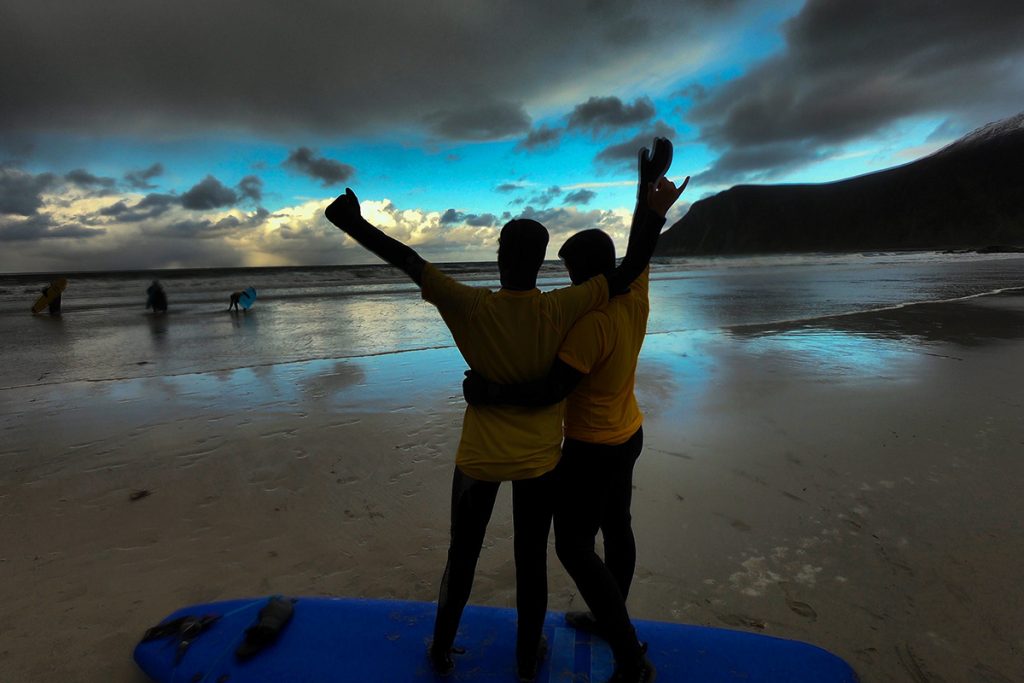 2 personer på en strand