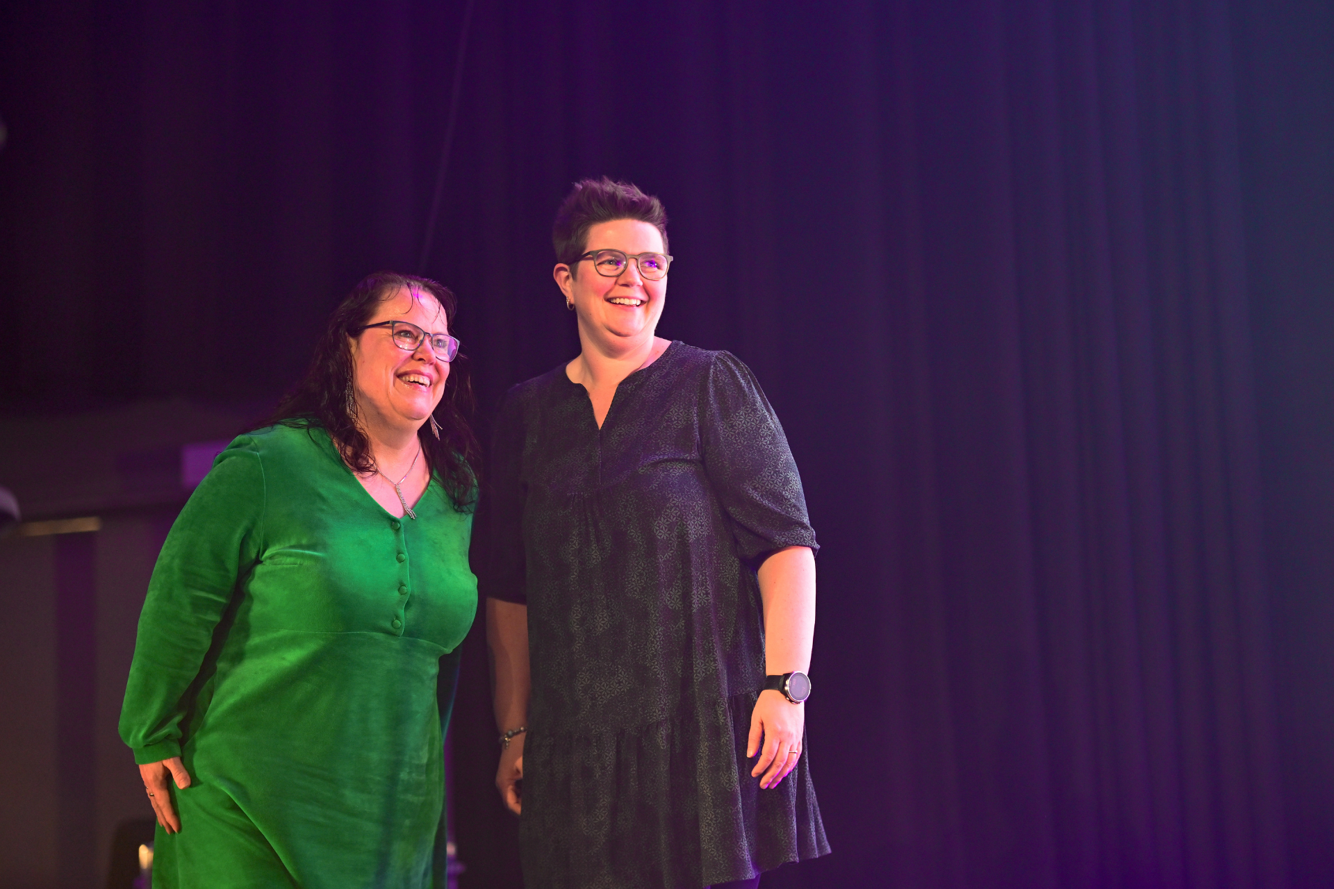 Anja Kleppe Lyngra, rådgiver og Anita Steinsland Moi, økonomisjef i Klepp kommune mottar Framsiktprisen for Beste handlings- og økonomiplan for andre året på rad.